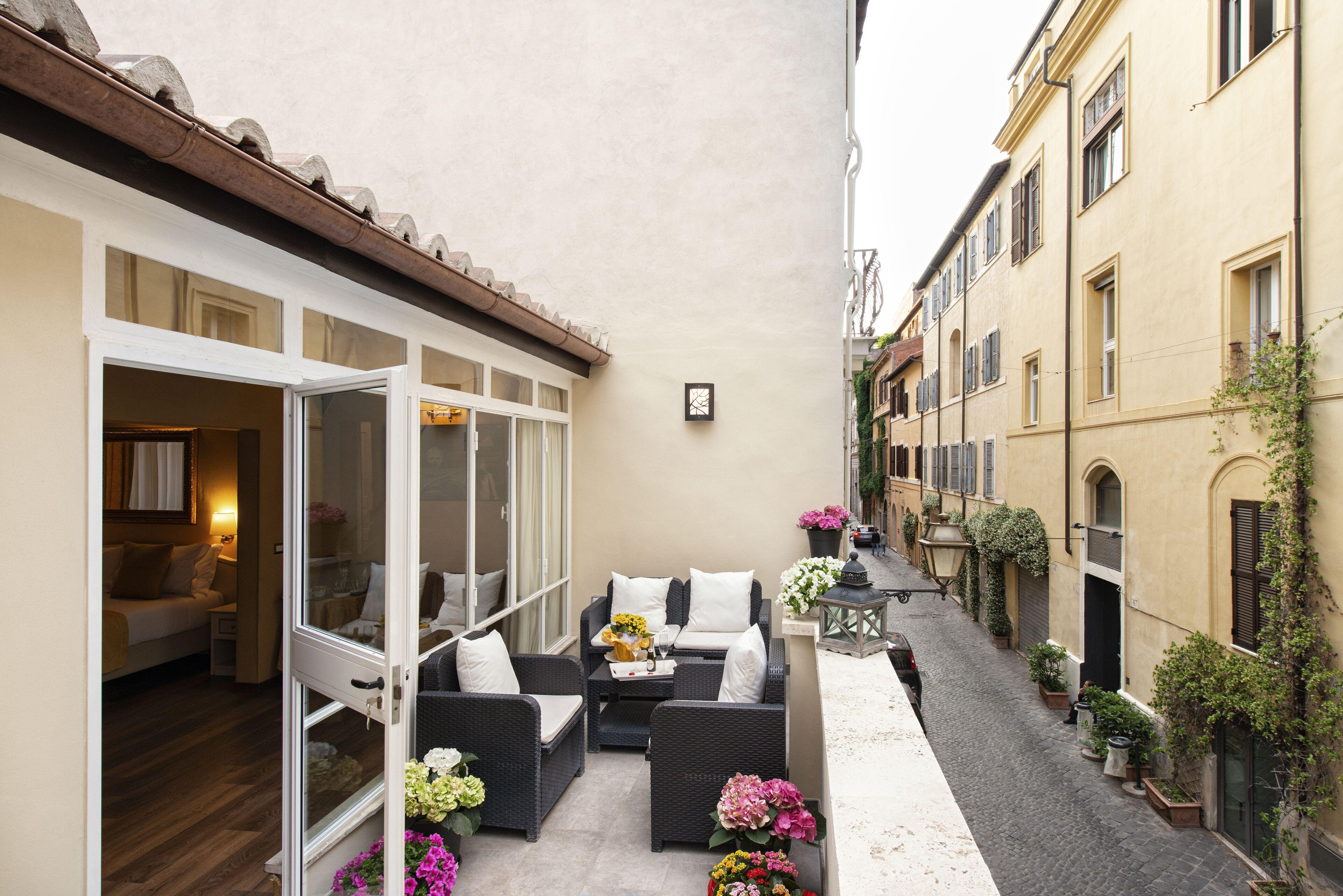 Canova Rooms In Spanish Steps — Photos 1